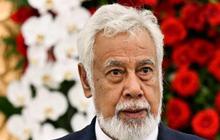 VIDEO: Aksi Xanana Gusmao Keliling Tawarkan Makanan ke Paspampres & Asisten Ajudan Jokowi