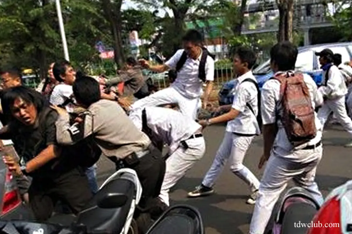 tawuran120924b.jpg
