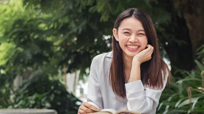 bahagia santai cantik kalem