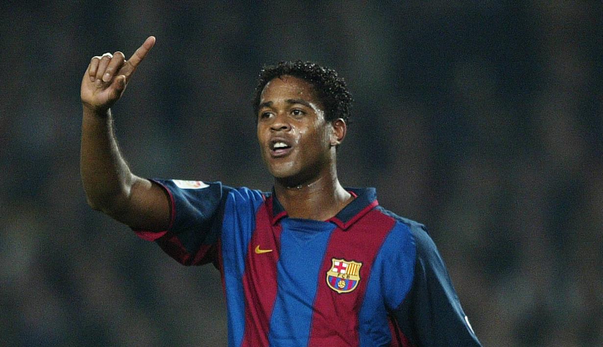 Patrick Kluivert - Bergabung pada tahun 1998-2004, Patrick Kluivert berhasil memenangi gelar La Liga pada musim pertamanya di Barcelona. Pemain asal Belanda ini menorehkan 122 gol dari 257 pertandingannya bersama skuat Blaugrana. (AFP/Lluis Gene)