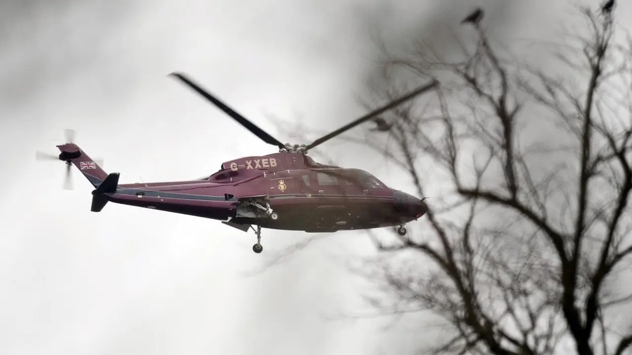 Helikopter Favorit Ratu Elizabeth Akhirnya Dilepas dan Dijual dengan Harga Mahal