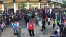 Maskot Piala Dunia 2022, La'eeb bersama marching band FKPPI Banjarmasin saat menghibur warga di CFD Menara Pandang di kota Banjarmasin. Minggu (30/10/2022) pagi. La'eeb sebelumnya sudah menyapa warga Banjarmasin di Pasar Baru, masjid raya Sabilal, dan pasar Anyar. Sabtu (29/10/2022) kemarin. (FOTO: Dok. SCM)