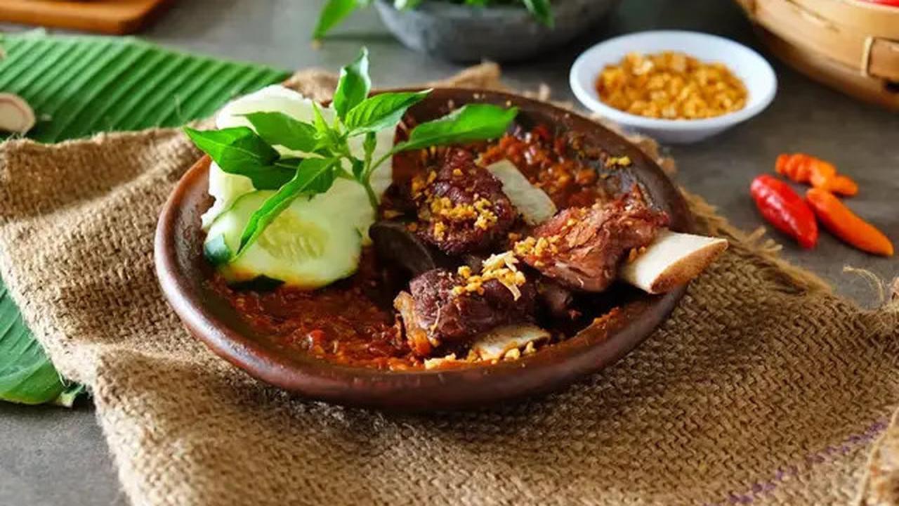 25 Rekomendasi Tempat Makan Enak di Jakarta Selatan 2025, Mudah Dicari &amp; Masih Eksis