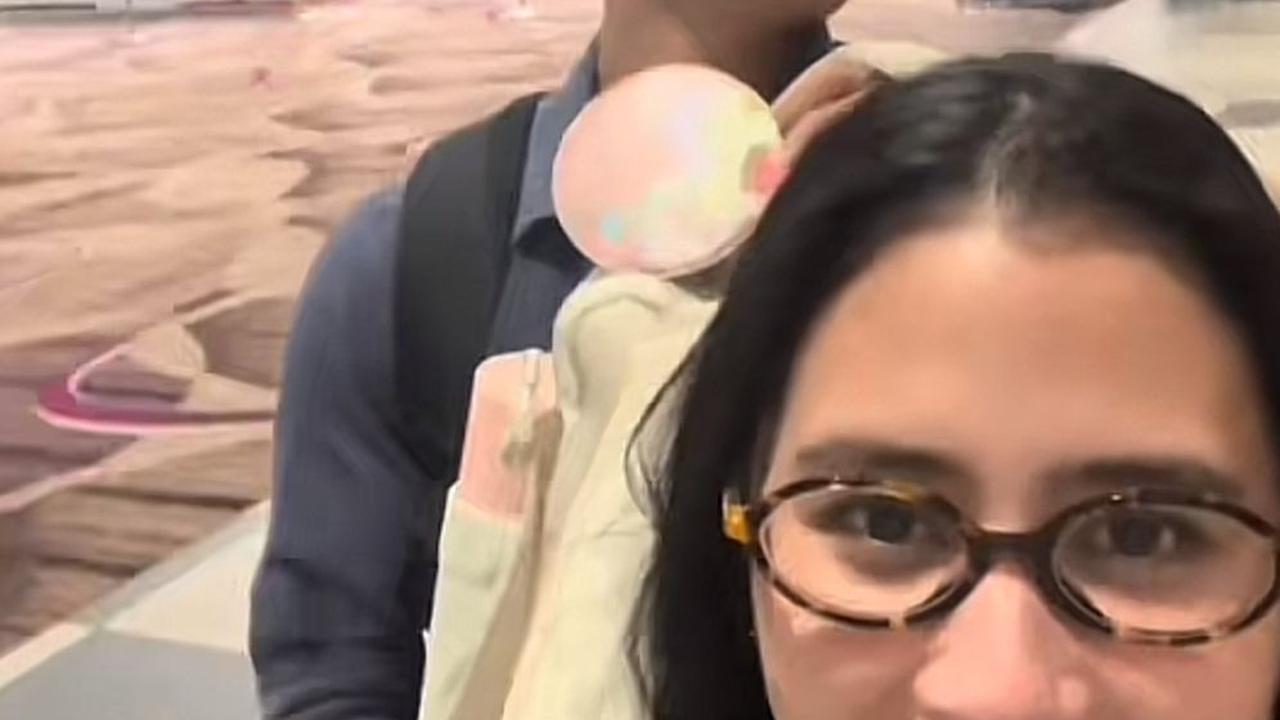 Keseruan Prilly dan Omara Saat Liburan, Rebutan Bawa Tas yang Bikin Gemas