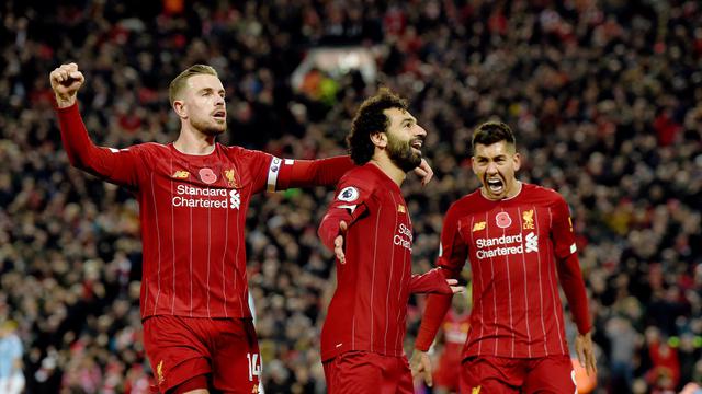 Jordan Henderson, Mohamed Salah, dan Roberto Firmino merayakan gol Liverpool ke gawang Manchester City