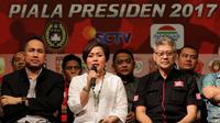 Direktur SCM, Harsiwi Achmad, menyatakan komitmen Emtek Group dalam konferensi pers Piala Presiden 2017. (Bola.com/Peksi Cahyo)