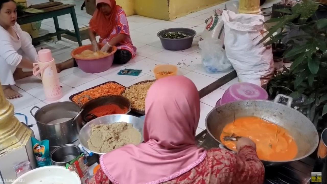 Simbolkan Gotong Royong Masyarakat