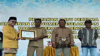 Masyarakat yang membantu pencarian mendapatkan penghargaan dari Bupati.