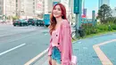 Natya mengenakan outfit dengan tema all-pink saat pergi ke Korea beberapa waktu lalu. (Liputan6.com/IG/@natyashina)