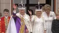 Raja Charles III muncul di balkon didampingi oleh Ratu Camilla. Tak hanya itu, hadir pula Pangeran William dan Kate Middleton dalam momen itu.