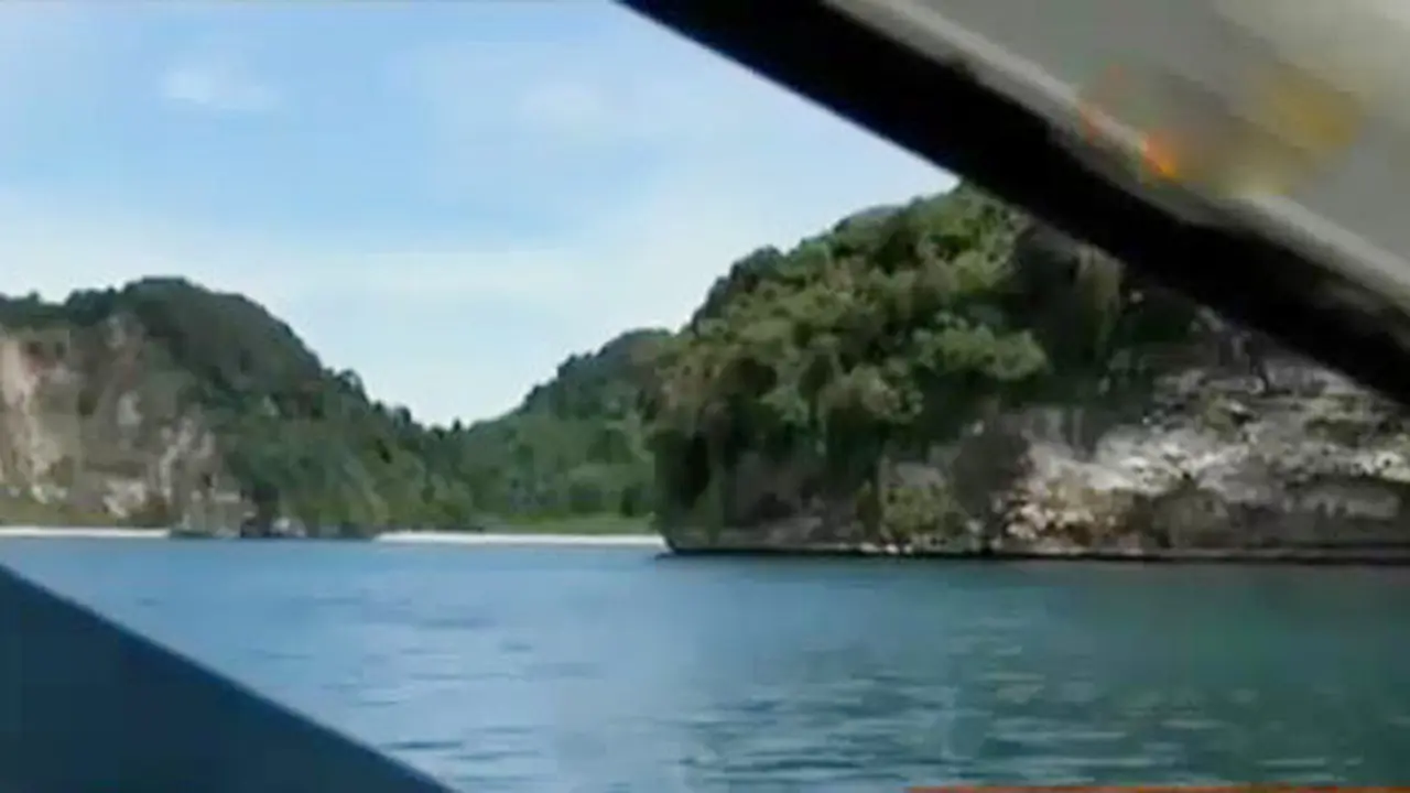  Nikmati Indahnya Pantai Eksotik Teluk Jeruk di Jember
