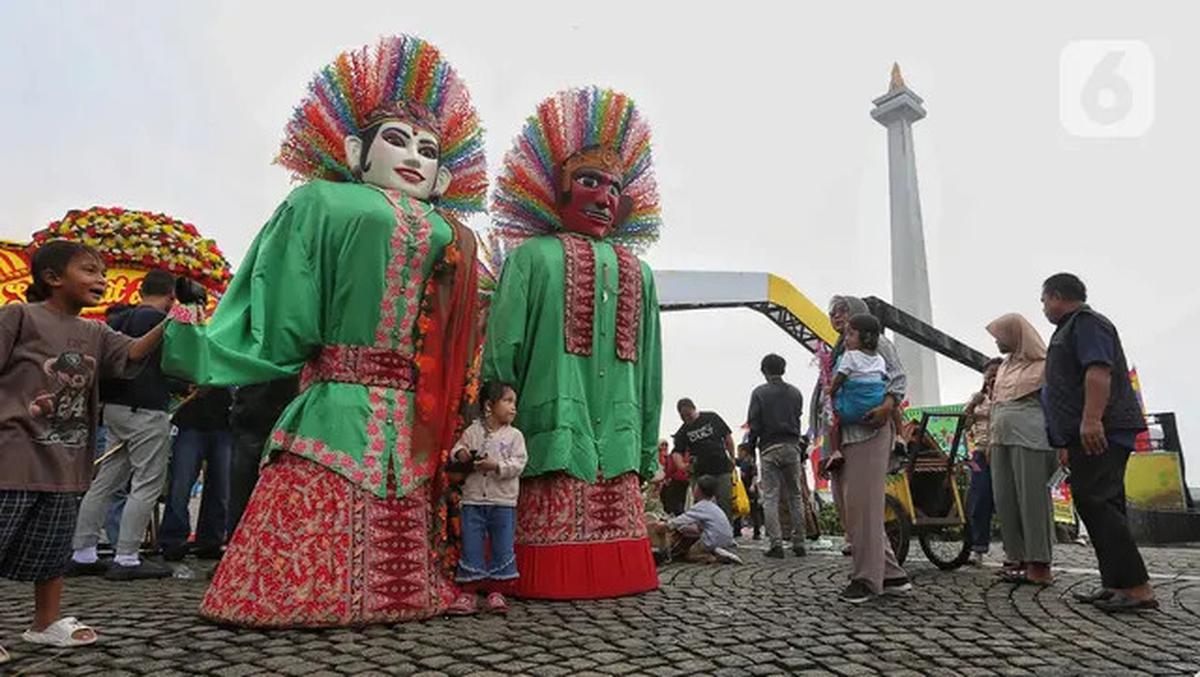 Warga Padati Perayaan Lebaran Betawi 2025 di Monas