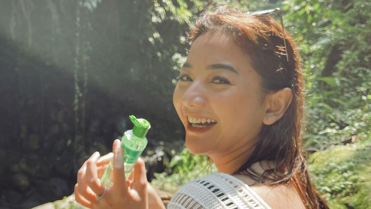 Gayanya Ketika Membawa Minyak Kayu Putih