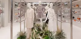 Rayakan 50 tahun perjalanannya di industri fashion Indonesia, MASARI hadir kembali dengan tampilan baru di Senayan City.