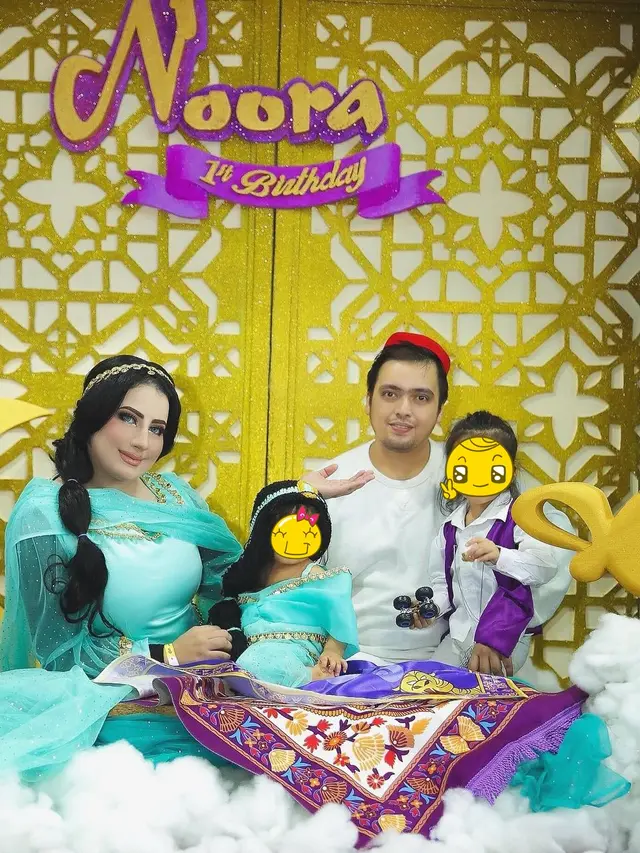 6 Potret Tasyi Athasyia bareng Suami dan Anak, Kompak Pakai Busana Bertema Unik