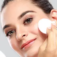 Walaupun murah, compact powder ini tetap bikin kamu cantik natural, lho! (Sumber foto: www.wonderwardrobes.com)