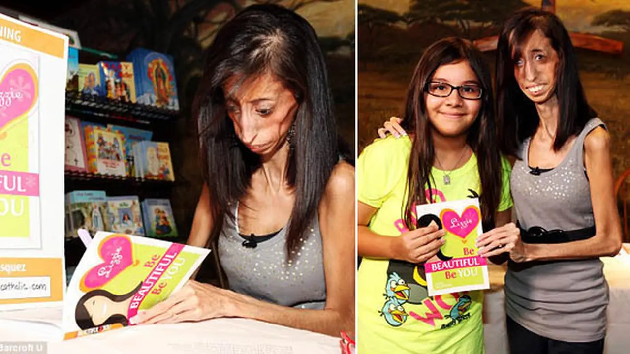 Lizzie dan acara tanda tangan bukunya | Foto: Dailymail.co.uk