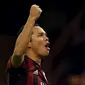 Striker AC Milan, Carlos Bacca saat merayakan gol