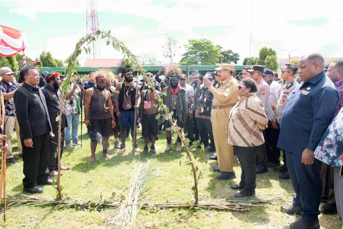 Wamendagri Ribka Haluk Turun Langsung Kawal Perdamaian Konflik Suku di Wamena