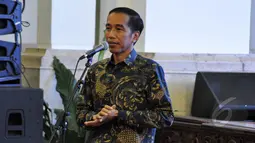 Presiden Joko Widodo menyampaikan pidato saat peringatan Hari Film Nasional di Istana Negara, Jakarta, Senin (30/3/2015). Presiden Joko Widodo menonton film nasional sebagai bentuk dukungan bagi perkembangan film nasional. (Liputan6.com/Faizal Fanani)