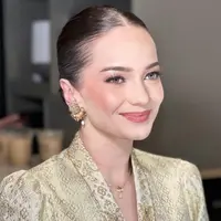 Baru-baru ini, Enzy Storia membagikan momen lamarannya dengan Molen Kasetra yang ternyata digelar pada 29 April 2023 lalu. [Foto: IG/fadlan_indonesia].