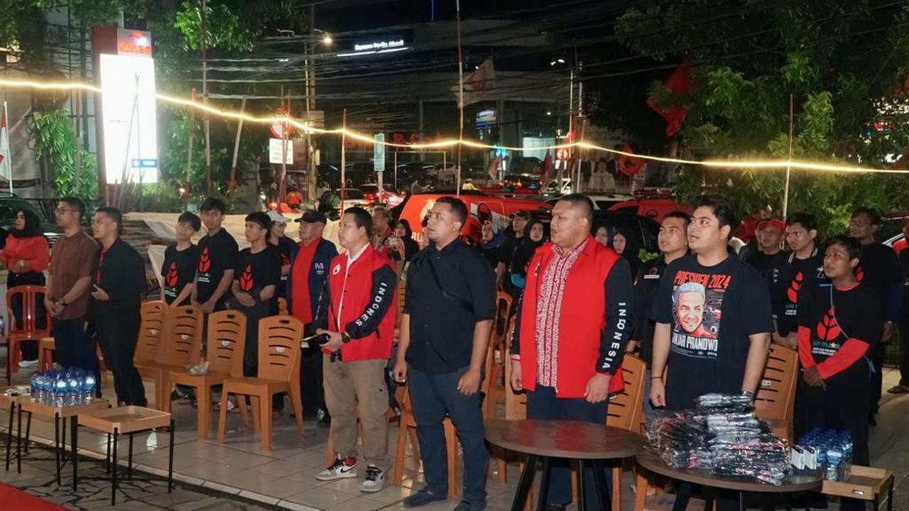 Banteng Muda Indonesia (BMI) bersama Aliansi Anak Prajurit Pejuang Aspirasi Ganjar (Api Pijar) menggelar nonton bareng (Nobar) debat calon presiden yang ketiga di kantor DPP BMI, Kecamatan Tebet, Jakarta Selatan, Minggu (7/1/2024) (Istimewa)
