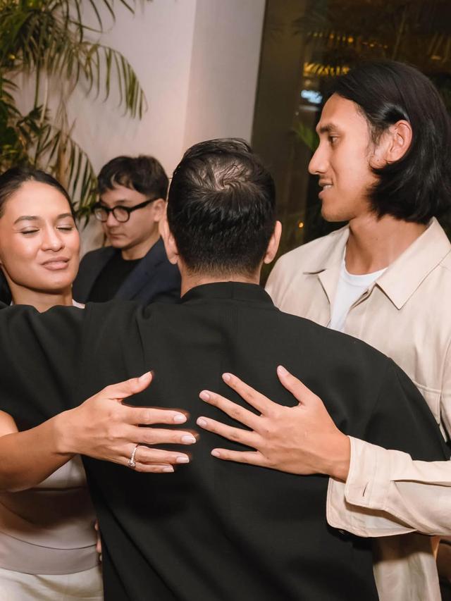 Deretan Artis Hadir di Gala Premiere Esok Tanpa Ibu, Film Terbaru Dian Sastro