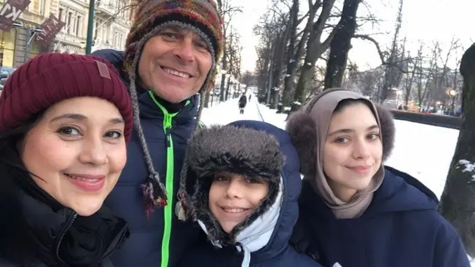 Potret terbaru Mike Tramp, suami Ayu Azhari