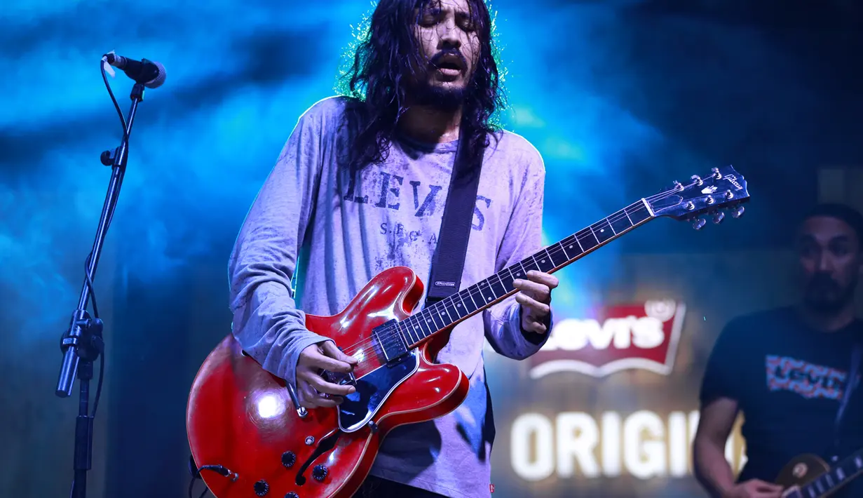 Ditemui di kawasan SCBD, Sudirman, Jakarta, Jumat (8/4/2016) Ello mengaku bersyukur karena dibebaskan oleh lebel untuk mengekspresikan musikalitasnya. (Adrian Putra/Bintang.com)