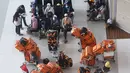 Calon penumpang berada di Terminal 3 Bandara Internasional Soekarno Hatta, Banten, Selasa (1/3/2022). Mulai hari ini pemerintah memberlakukan aturan karantina selama tiga hari bagi Pelaku Perjalanan Luar Negeri (PPLN) yang sudah memperoleh vaksinasi lengkap dan booster. (Liputan6.com/Angga Yuniar)