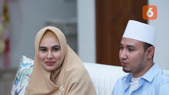 [Fimela] Kartika Putri dan Habib Usman Bin Yahya