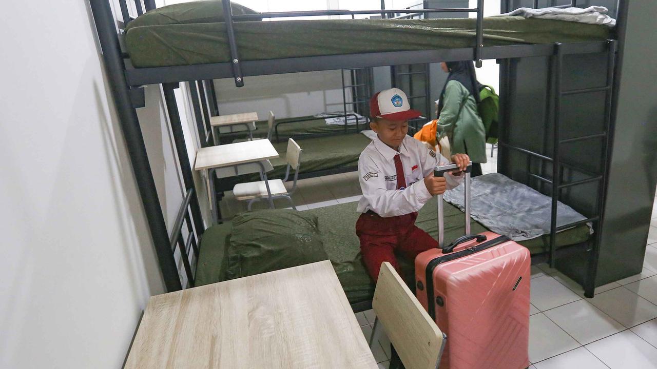 FOTO: Hari Pertama Penuh Semangat di Sekolah Rakyat