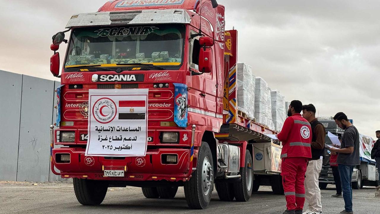 FOTO: Truk-Truk Bantuan Kemanusiaan  Mengular di Rafah, Harapan Gencatan Senjata Segera Terwujud