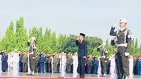 Presiden Jokowi Pimpin Upacara Hari Pahlawan di TMP Kalibata (Liputan6.com/Hanz Salim)