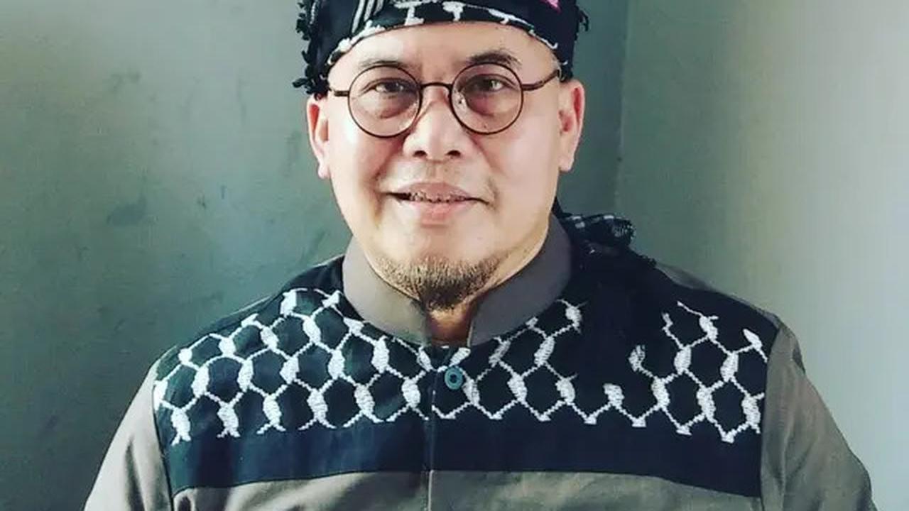 Cerita Denny Chandra sempat mengalami masa sulit karena minim pekerjaan, dan dia terpaksa menjual lima mobil untuk menghidupi dirinya
