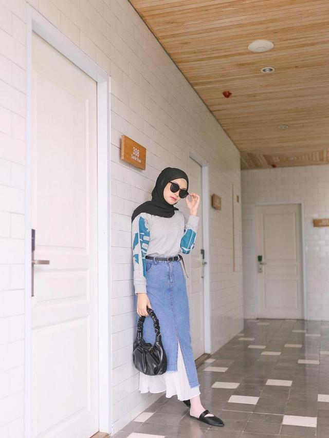 6 Gaya Hijab Selebgram Saritiw, Jadi Inspirasi Padu Padan Pashmina