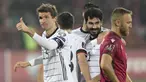 Timnas Jerman yang telah dipastikan lolos ke Putaran Final Piala Dunia 2022 berhasil menaklukkan tuan rumah Armenia 4-1 dalam laga pamungkas Kualifikasi di Grup J, Minggu (14/11/2021). Pelatih Hans-Dieter Flick melakukan rotasi besar-besaran dalam laga tersebut. (AP/Pavel Golovkin)
