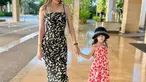 Ini dia kekompakan Aura Kasih dan Arabella yang tiada duanya. Wanita 37 tahun ini sengaja mengenakan dres santai dengan motif corak yang terlihat senada. (Liputan6.com/IG/@aurakasih)