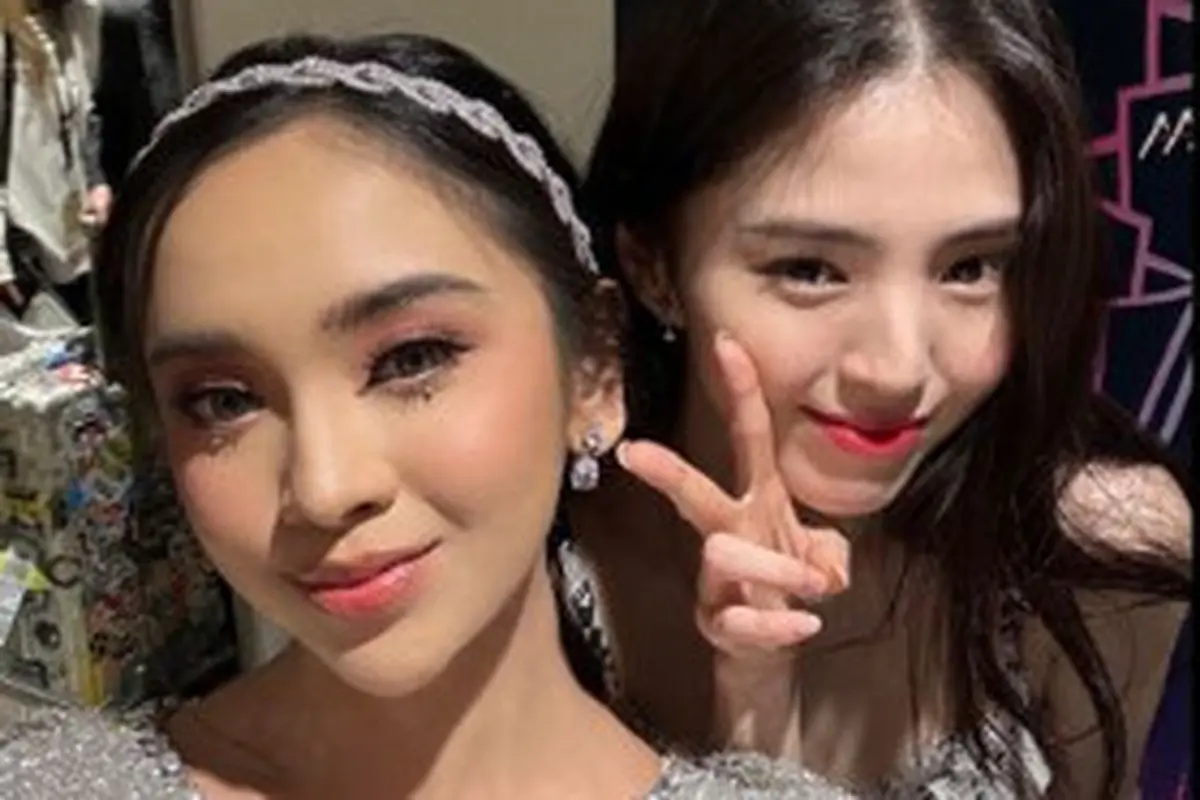 Berfoto dengan Lyodra Ginting, Han So Hee Tampil Layaknya Putri Bangsawan dengan Gaun Rp100jutaan