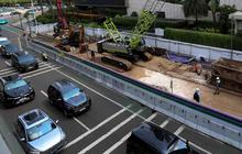 FOTO: Revitalisasi Stasiun MRT Bundaran HI Ubah Sementara Tata Trotoar Jalan Thamrin