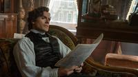 Henry Cavill dalam Enola Holmes 2. (Foto: Alex Bailey/Netflix © 2022