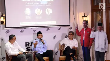Ketua DPP Golkar Bidang Keumatan, Muhammad Zainul Majdi atau Tuan Guru Bajang (kedua kiri) saat berbicara pada diskusi di Rumah Cemara, Jakarta, Rabu (10/4). Diskusi bertema Hoax, Golput dan Masa Depan Bangsa. (Liputan6.com/Helmi Fithriansyah)