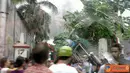 Citizen6, Jakarta: Kerumunan warga yang panik sedang menyelamatkan harta benda. (Pengirim: Alexander) 