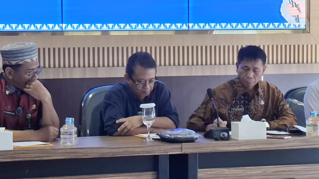 Dokter Spesialis Bedah Anak Billy Rosan (kemeja hitam), oknum tenaga medis di RSUD Abdul Moeloek Lampung yang diduga melakukan pungli terhadap pasien BPJS