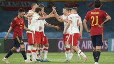 Timnas Spanyol hanya bermain imbang 1-1 saat menghadapi Polandia dalam laga matchday kedua Grup E Euro 2020 (Euro 2021) di La Cartuja Stadium, Sevilla, Minggu (20/6/2021) dini hari WIB. Dengan hasil ini, semua tim di Grup E masih berpeluang lolos ke babak 16 Besar.  (Foto: AP/Pool/Lluis Gene)