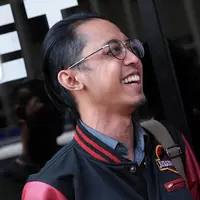 "Jadi kami melaporkan penyidik ke Propam. Nanti propam panggil penyidik-penyidik itu," tandas Mozart. (Deki Prayoga/Bintang.com)