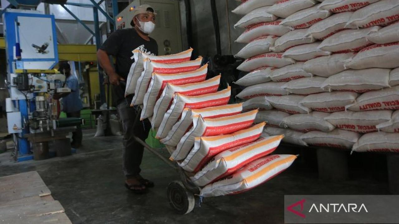 Pemerintah Aceh Terima Tambahan 1.700 Ton Cadangan Beras untuk Korban Bencana