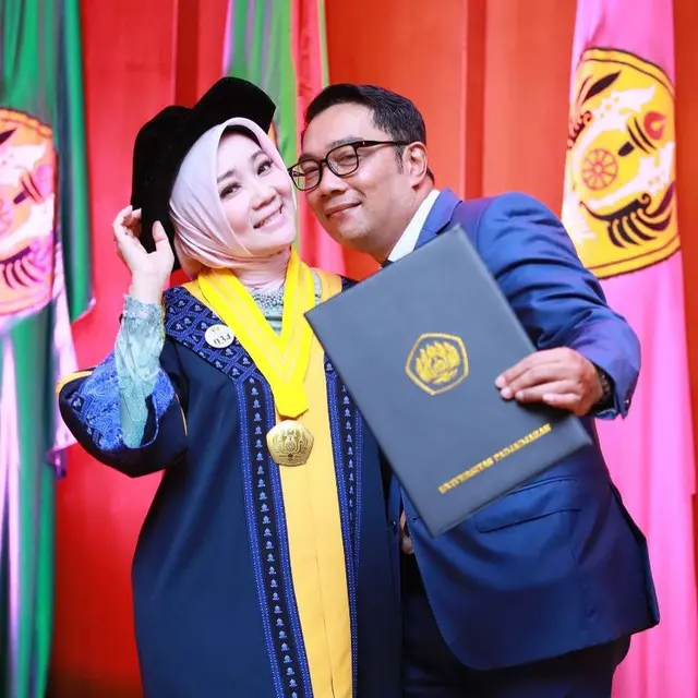 6 Potret Wisuda S3 Atalia Praratya Istri Ridwan Kamil, Raih IPK Sempurna