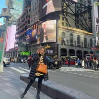 Ayu Ting Ting tengah menikmati liburannya bersama keluarga. (Instagram/ayutingting92).