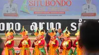 Tari Landung menjadi tari pembuka dalam Situbondo Etnik Festival 2022 (Hermawan Arifianto/Liputan6.com)